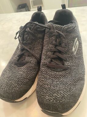 Skechers Arch Fit Men's size 12 Black and Gray Knit Lace-Up Athletic Sneakers